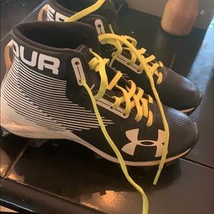 Under Armour Boys cleats football/baseball